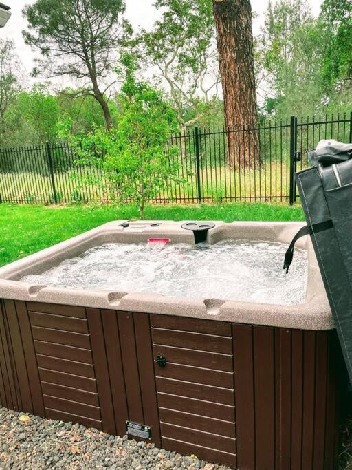 Chico Creek House - Hot Tub, Game Room & Fire Pit Exterior photo